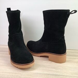 CLARKS Black Suede Leather Mid Calf Boots Lug Sole Women 8.5 M Minimalist